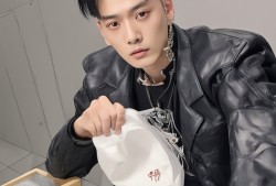 黄子韬跨界出击！韬式卫生巾上市，价格一出，网友直呼，这波操作太壕了！