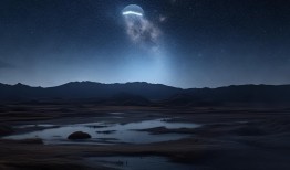 夜空奇谭新疆奇景，不明飞行物夜空惊现，是外星来客还是自然奇观？