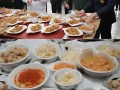 白俄防长青岛行，从军营到餐桌，解锁啤酒蛤蜊的‘硬核’美食之旅