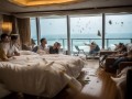 三亚游客遭遇台风奇遇，海景房秒变风扇房，笑料百出！