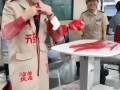 笑点满满！血站回应手提袋上‘献血’误印成‘鲜血’网友直呼，这波操作太‘骚’了！