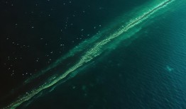 卫星视角下的水下幽灵，俄核潜艇基地的神秘伤痕