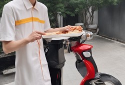 刘强东的‘隐藏’善举，点外卖时给骑手1000元小费，网友直呼‘东哥’太豪气！
