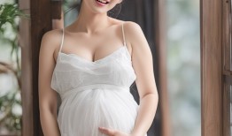 杨采钰孕期近照曝光，孕肚圆润尽显母爱光辉