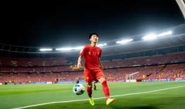 足球新星闪耀！黄政宇国足东亚杯首球，抽射破门引爆全场