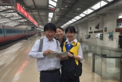 武昌火车站，暴雨来袭，我们湿身了但服务不湿！