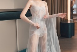 时尚界的小秘密，林允的半透明纱裙为何让人目不转睛？