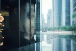 瞄准镜不再只是游戏装备，揭秘现代人人手一个的背后真相
