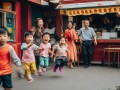 三个辣妈带四个小鬼，面馆老板要小心了！