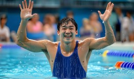 覃海洋笑对犯规，泳池里的‘自嘲大师’用幽默诠释竞技精神