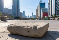 深圳惊现搓衣板石凳，是时尚还是反人类？