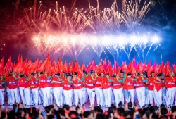 粤港澳大湾区代表团亮相，BGM我和我的祖国燃爆全场，这波操作，爱国情深又带感！