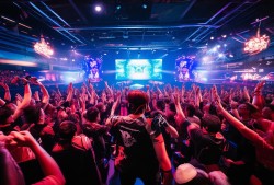 成都AG超玩会，KPL赛场的麻辣传奇，燃爆全城的电竞盛宴