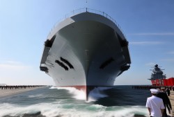 独家揭秘福建舰入列现场，高清大图带你直击海上巨兽的威武风采！